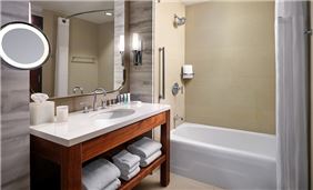 JW Indy guest room bathroom