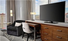 JW Indy guest room high floor desk 